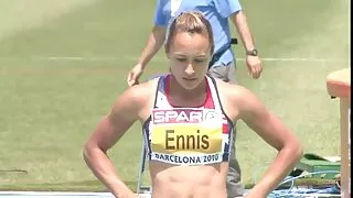 Włoszka prowadzi ćwiczenia napalone starsze seksualne.