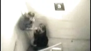 Slevy masturbuje darmowe stare cipki się pod prysznicem.