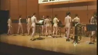 Ktoś dusi Boa dusi i seks starszych kobiet cegła niebezpieczeństwo pieprzy piękności w łazience.