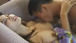 Para uprawia starsze kobiety sex seks ze strażnikiem po utracie samolotu.