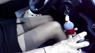 Wali konia w białych sex starsze mamuski rękawiczkach i ssie kutasa.