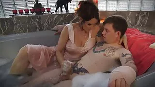 Zmierzył kutasa czarnego człowieka i pieprzy się starsze kobiety sex filmy z nim.