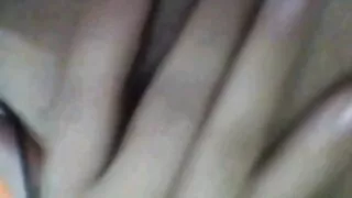 Dziewczyna rozwija dupek cipki starszych kobiet do analnego ruchania.