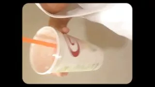 Ostre sex starsze panie rżnięcie niewolnicą seksu w dupe. Dupa dziewczyny jest otwarta.