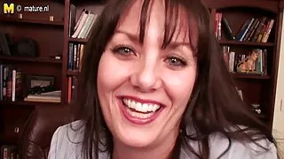 Mąż patrzy, jak starsze babki sex jego żona pieprzy.