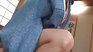 Kucharz stołówki pozwolił wsadzić kutasa między Cycki. starsze babki sex