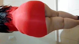 Muzułmanin pieprzy się stare laski sex na kanapie.