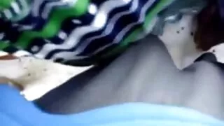 Pokojówka Lily sex starsze panie Adams pieprzy się z klientem.