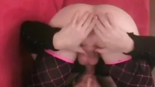 Piękna dziewczyna uprawiała seks. Przeleciał za prezent. dojrzałe kobiety i sex