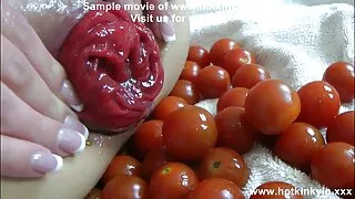 Znaleźliśmy wspólny język, pieprząc się na starsze nago stole.