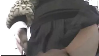 Emma Sirus zdejmuje seks starszych pan Bikini i rozkłada nogi.