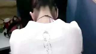 Violet Starr bawi starsze panie do sexsu się z Jake ' em Adamsem na łóżku rodziców.