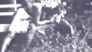 Zakneblowany i zaczął się pieprzyć. sex starsze panie