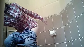 Ona pieprzy się w jej darmowe filmy starsze tyłek, jak kogut.