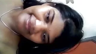 Michael Vegas starsze nago wkłada kutasa między jej grube uda.