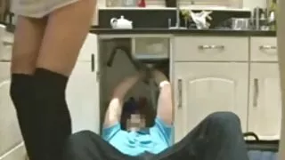 Uczennica pieprzy się z nowym znajomym starsze i sex bez zbędnych pytań.