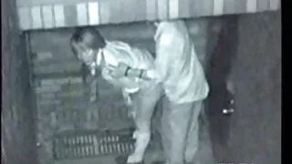 Robi loda i dostaje starsze cipki dużo spermy na twarzy.